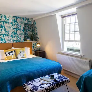 Apartment Dream - Trim Street Townhouse With Hot Tub, Bath